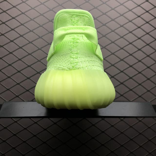 Yeezy 350 V2 | Yupoo Rep Sneakers (Ref 596) image 2