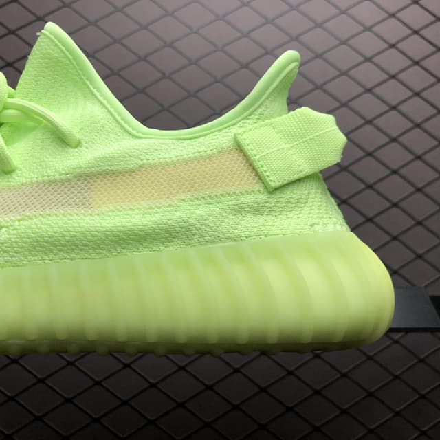 Yeezy 350 V2 | Yupoo Rep Sneakers (Ref 596) image 4