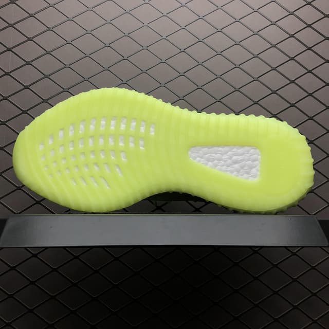 Yeezy 350 V2 | Yupoo Rep Sneakers (Ref 596) image 5