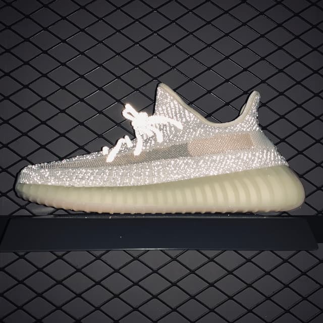 Yeezy 350 V2 | Yupoo Rep Sneakers (Ref 627) image 2