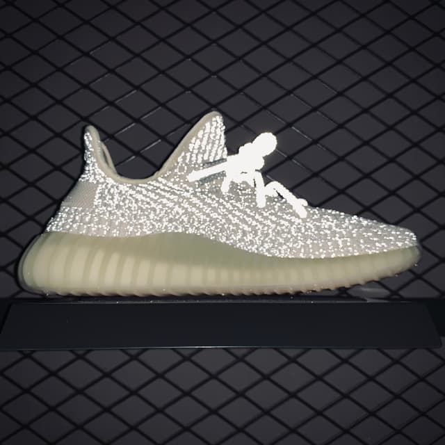 Yeezy 350 V2 | Yupoo Rep Sneakers (Ref 627) image 5