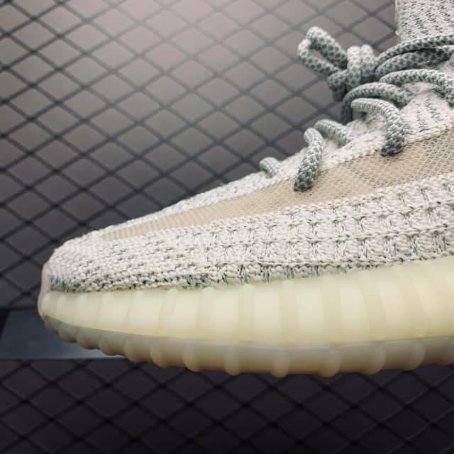 Yeezy 350 V2 | Yupoo Rep Sneakers (Ref 627) image 8