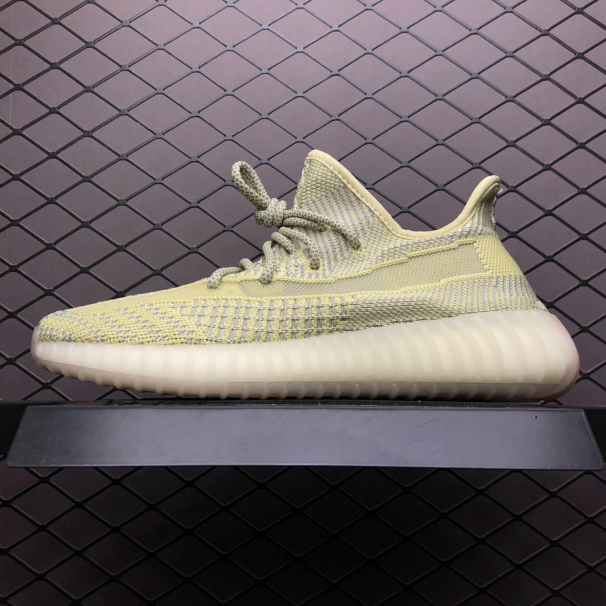 Yeezy 350 V2 | Yupoo Rep Sneakers (Ref 632) image 1