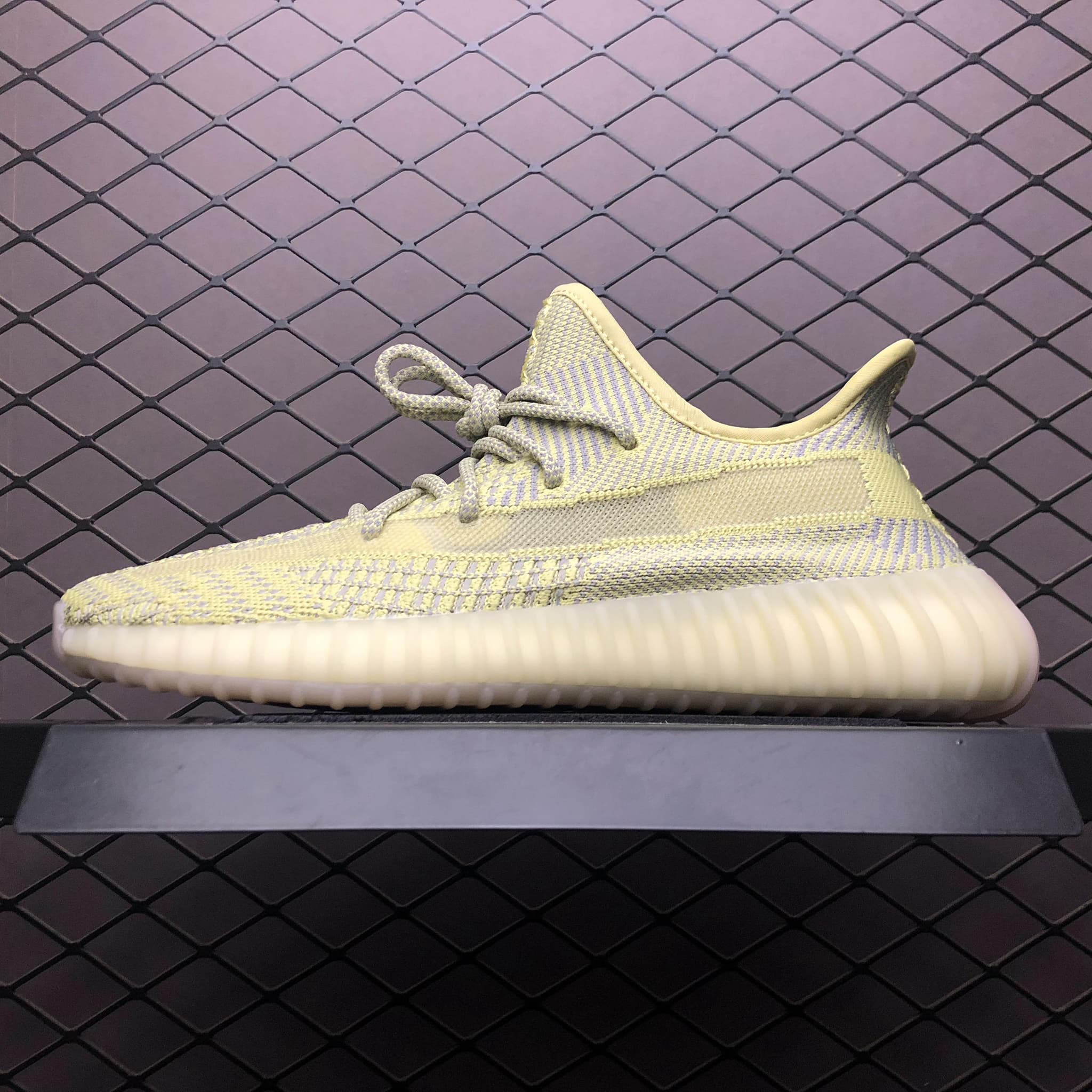 Yeezy 350 V2 | Yupoo Rep Sneakers (Ref 626) image 1