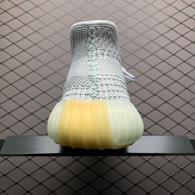 Yeezy 350 V2 | Yupoo Rep Sneakers (Ref 585) image 2