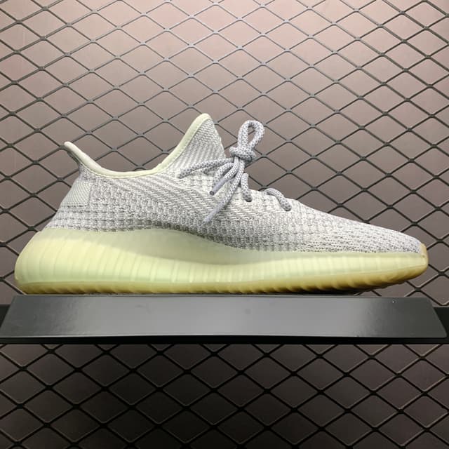 Yeezy 350 V2 | Yupoo Rep Sneakers (Ref 589) image 3