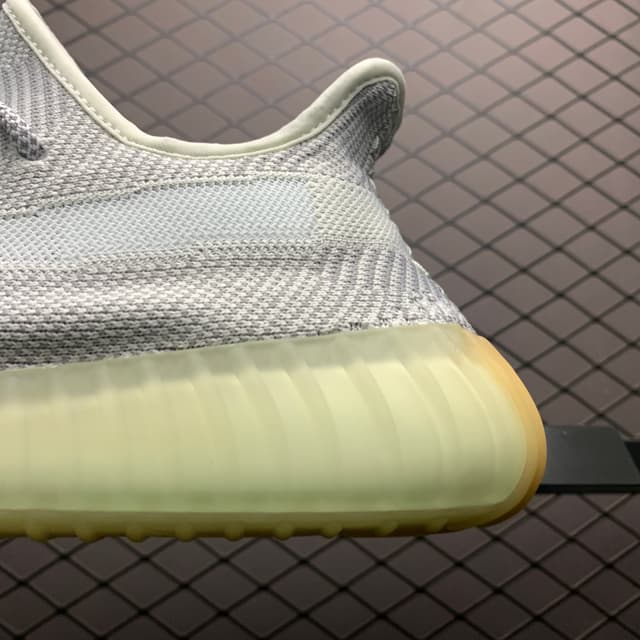 Yeezy 350 V2 | Yupoo Rep Sneakers (Ref 589) image 4