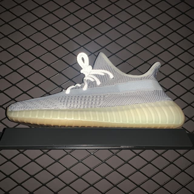 Yeezy 350 V2 | Yupoo Rep Sneakers (Ref 589) image 9
