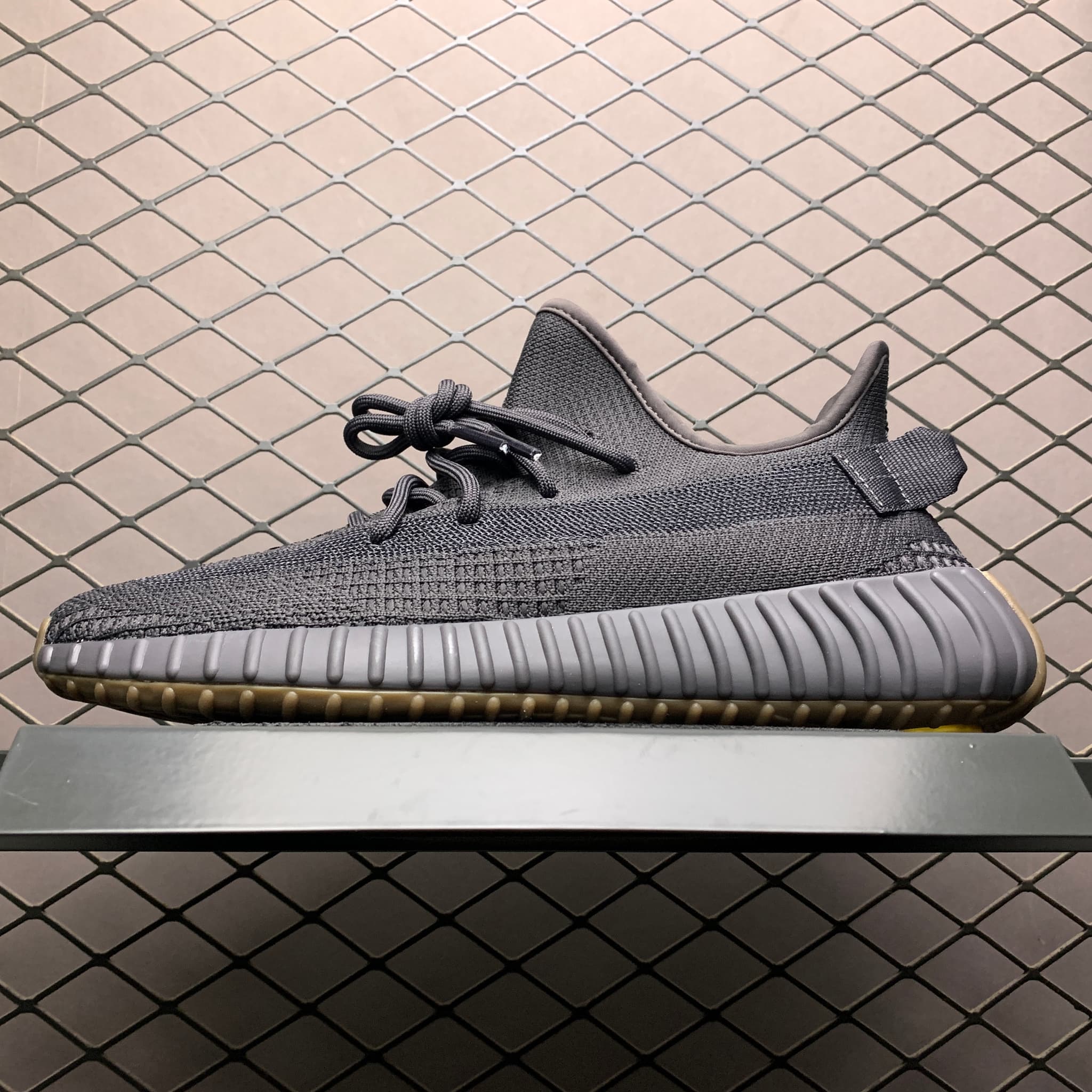 Yeezy 350 V2 | Yupoo Rep Sneakers (Ref 543)