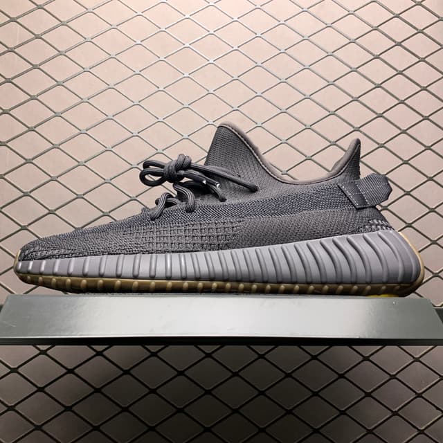 Yeezy 350 V2 | Yupoo Rep Sneakers (Ref 543) image 1