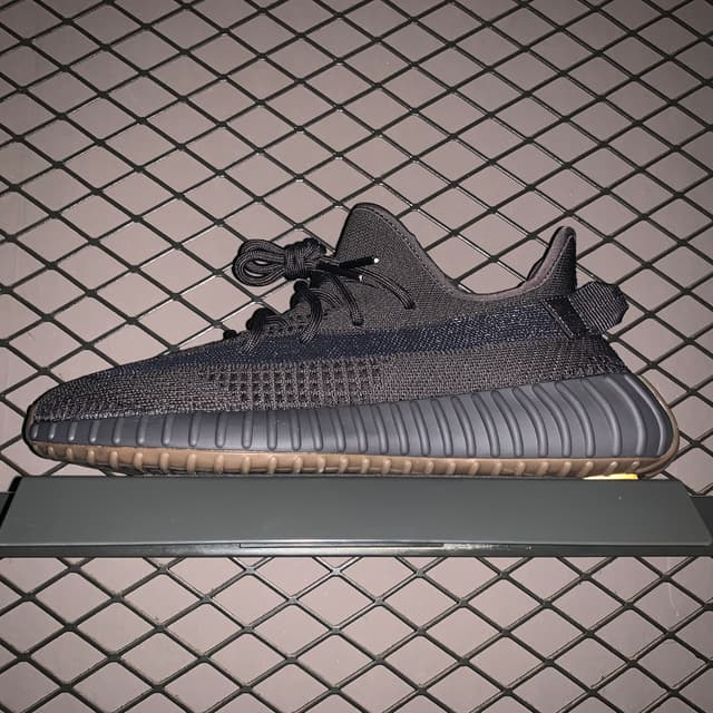 Yeezy 350 V2 | Yupoo Rep Sneakers (Ref 543) image 14