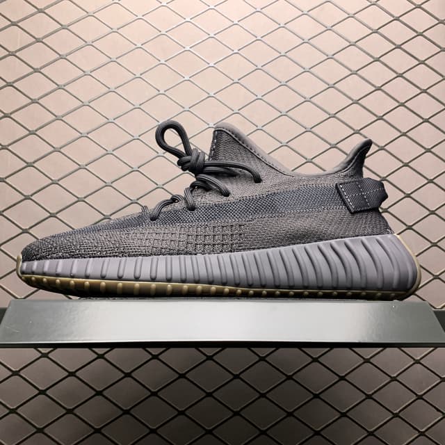 Yeezy 350 V2 | Yupoo Rep Sneakers (Ref 543) image 15