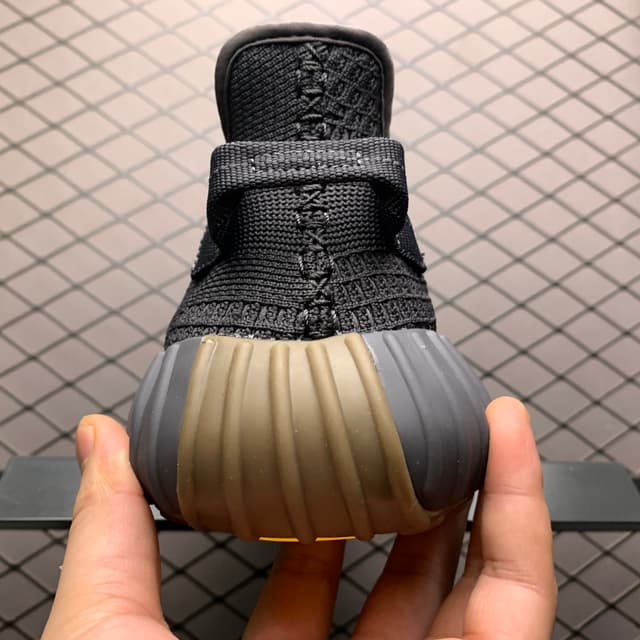 Yeezy 350 V2 | Yupoo Rep Sneakers (Ref 543) image 2