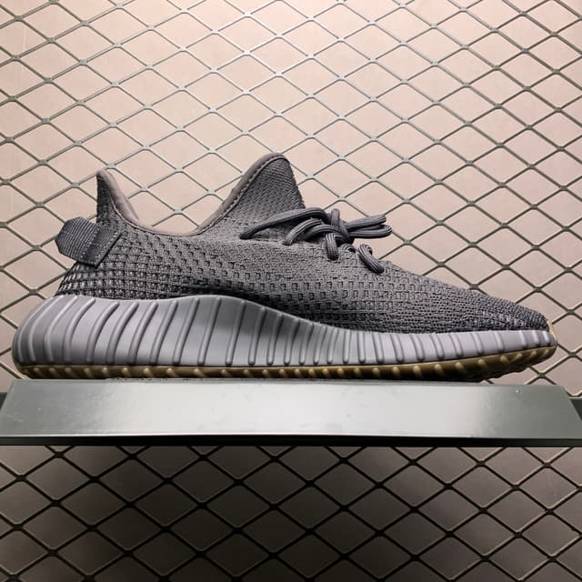Yeezy 350 V2 | Yupoo Rep Sneakers (Ref 543) image 3