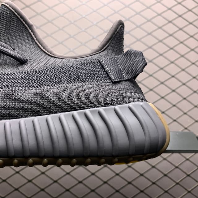 Yeezy 350 V2 | Yupoo Rep Sneakers (Ref 543) image 4
