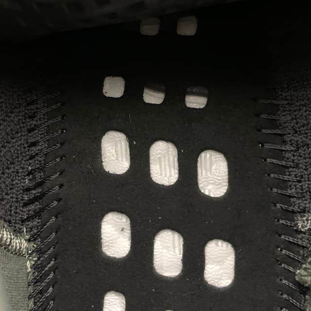 Yeezy 350 V2 | Yupoo Rep Sneakers (Ref 543) image 9