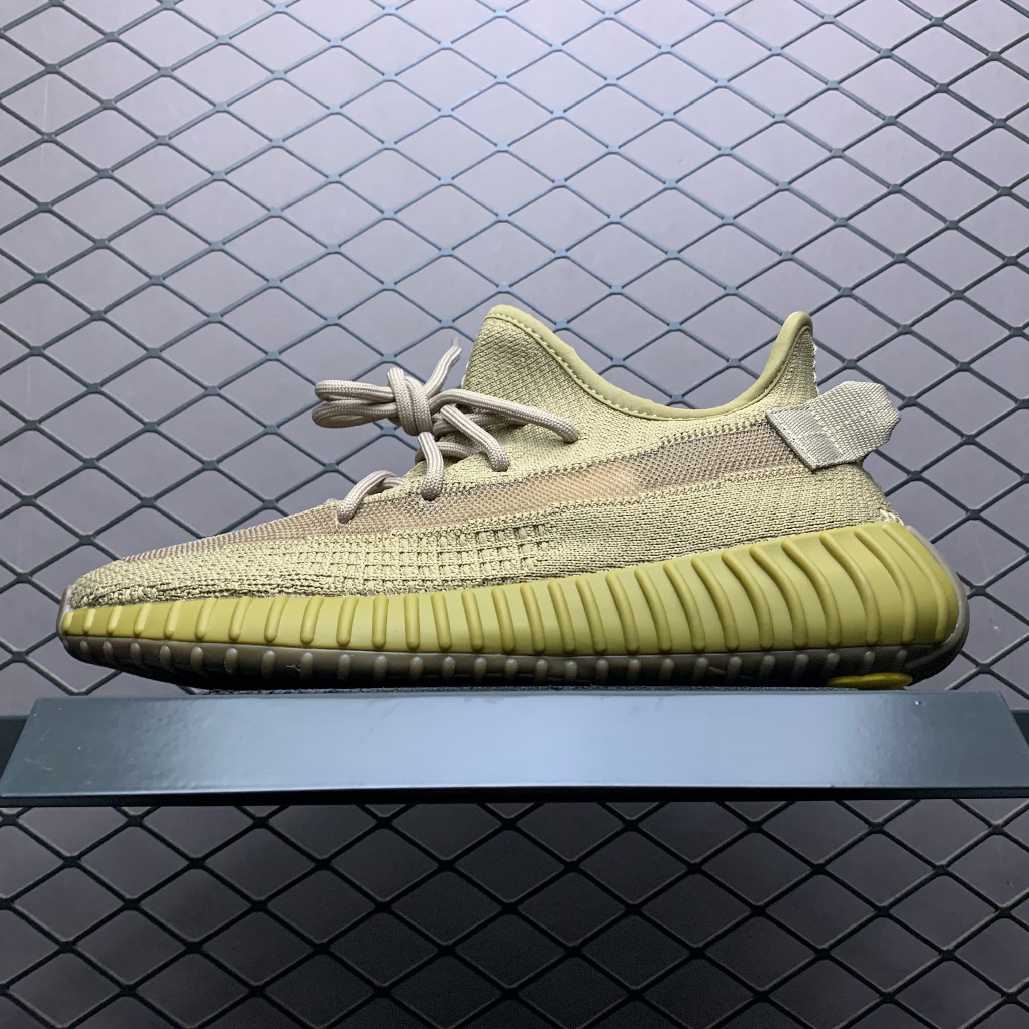 Yeezy 350 V2 | Yupoo Rep Sneakers (Ref 558)