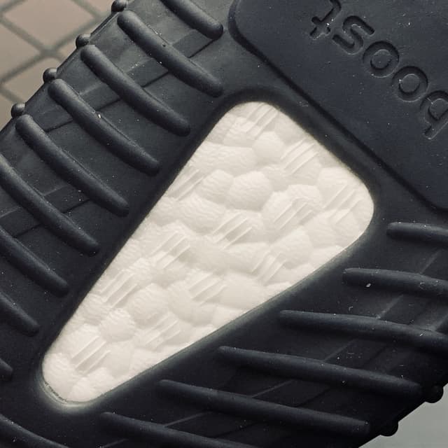 Yeezy 350 V2 | Yupoo Rep Sneakers (Ref 599) image 12