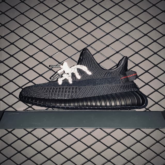Yeezy 350 V2 | Yupoo Rep Sneakers (Ref 599) image 2