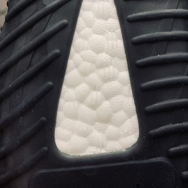 Yeezy 350 V2 | Yupoo Rep Sneakers (Ref 599) image 9