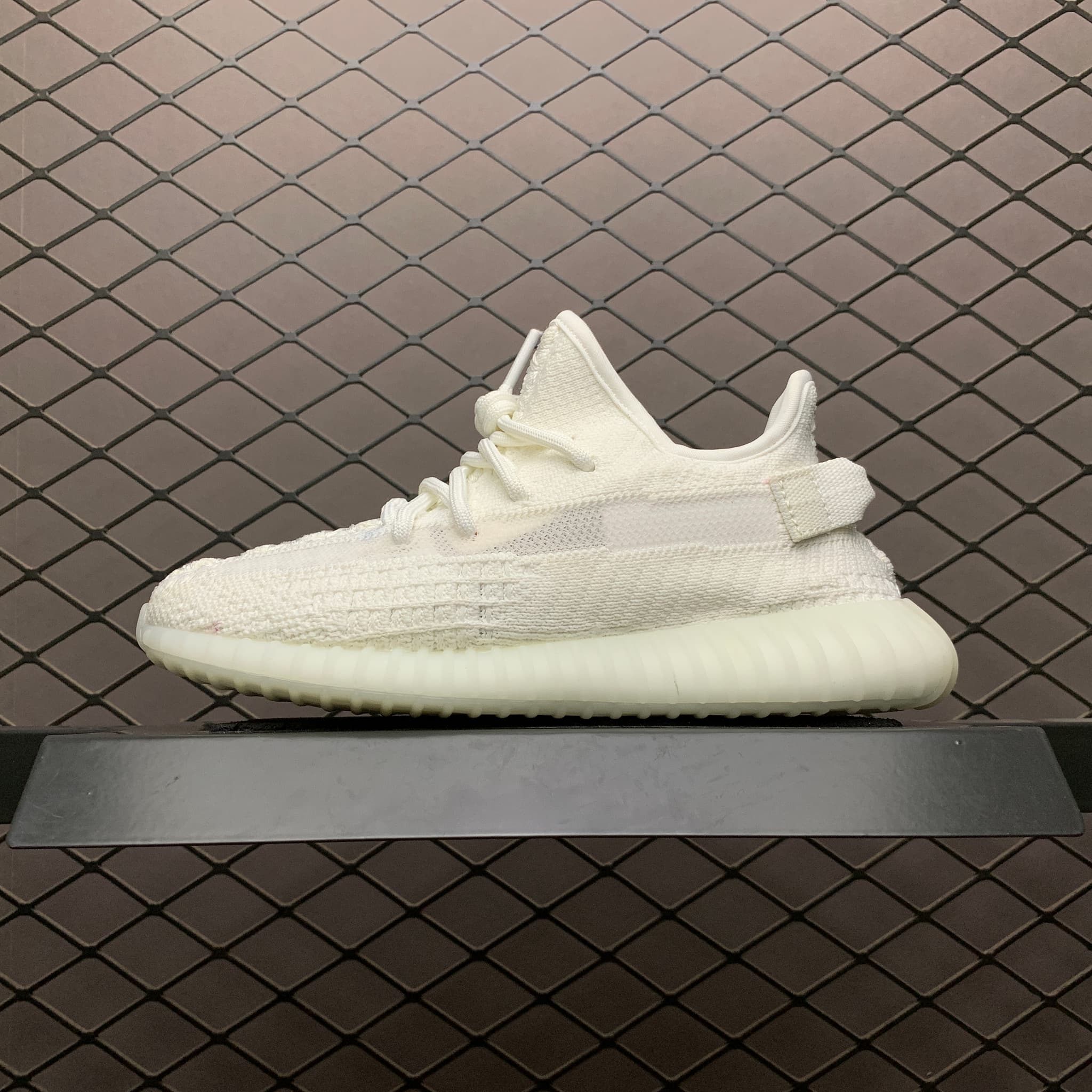 Yeezy 350 V2 | Yupoo Rep Sneakers (Ref 559) image 1