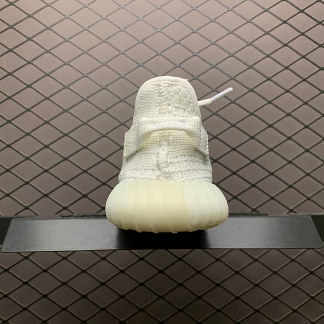 Yeezy 350 V2 | Yupoo Rep Sneakers (Ref 559) image 2