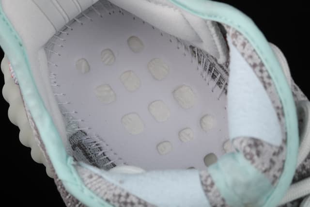 Yeezy 350 V2 | Yupoo Rep Sneakers (Ref 548) image 13