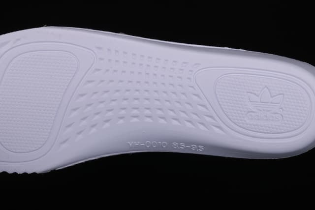 Yeezy 350 V2 | Yupoo Rep Sneakers (Ref 572) image 15
