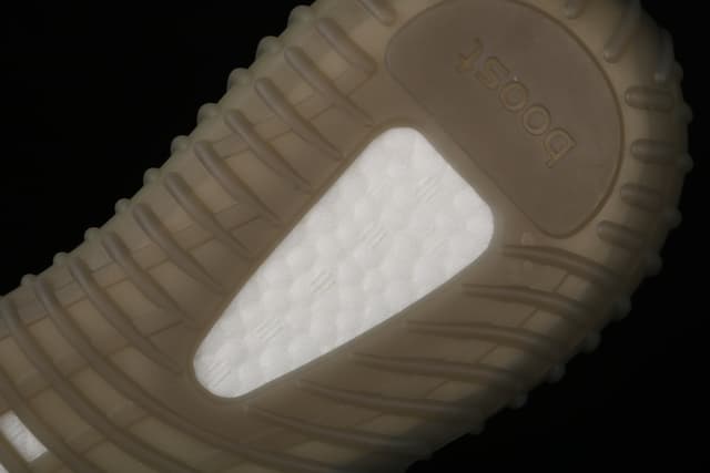 Yeezy 350 V2 | Yupoo Rep Sneakers (Ref 572) image 16