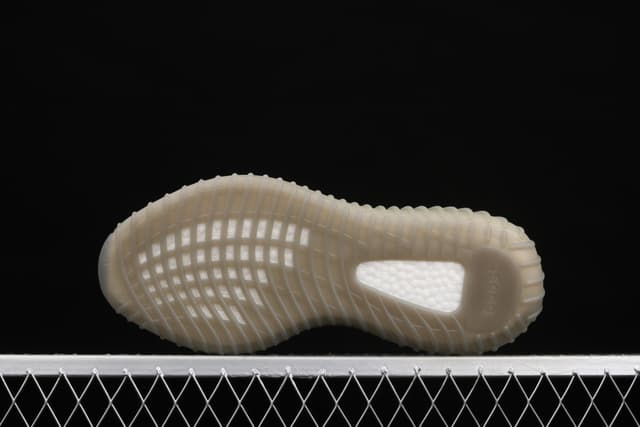 Yeezy 350 V2 | Yupoo Rep Sneakers (Ref 572) image 3