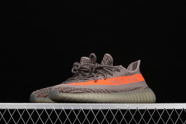 Yeezy 350 V2 | Yupoo Rep Sneakers (Ref 572) image 4
