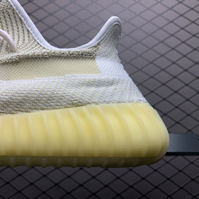 Yeezy 350 V2 | Yupoo Rep Sneakers (Ref 597) image 4