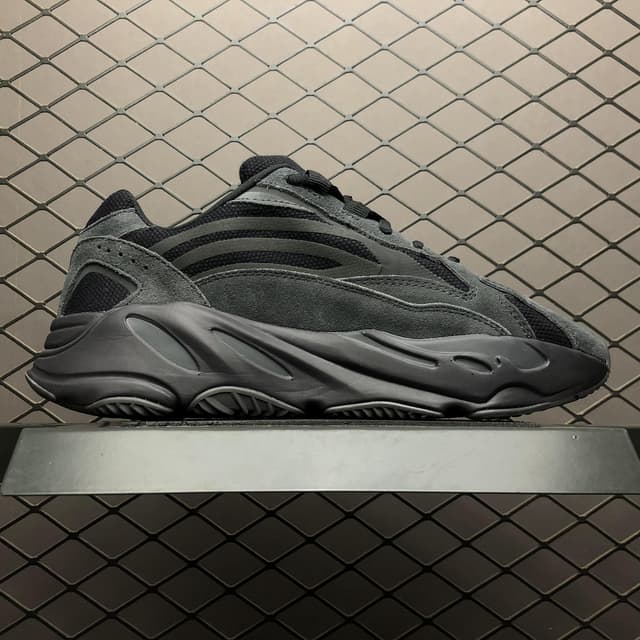 Yeezy 700 V2 | Yupoo Rep Sneakers (Ref 624) image 4