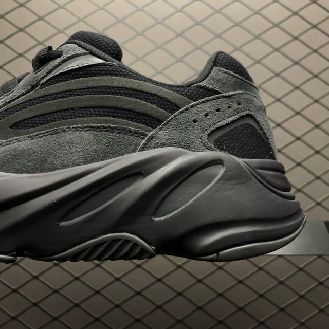 Yeezy 700 V2 | Yupoo Rep Sneakers (Ref 624) image 5