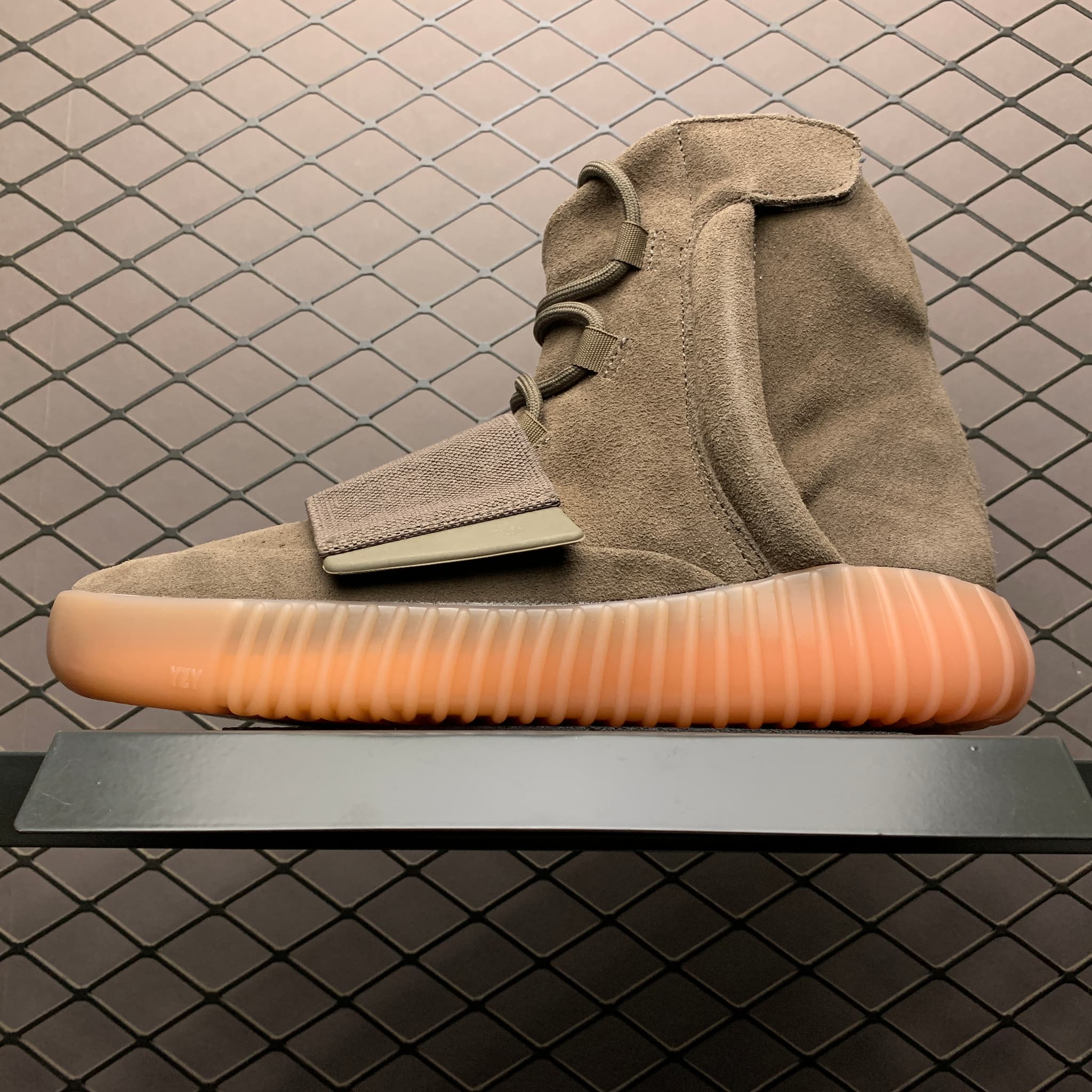 Yeezy 750 Boost | Yupoo Rep Sneakers (Ref 637) image 1